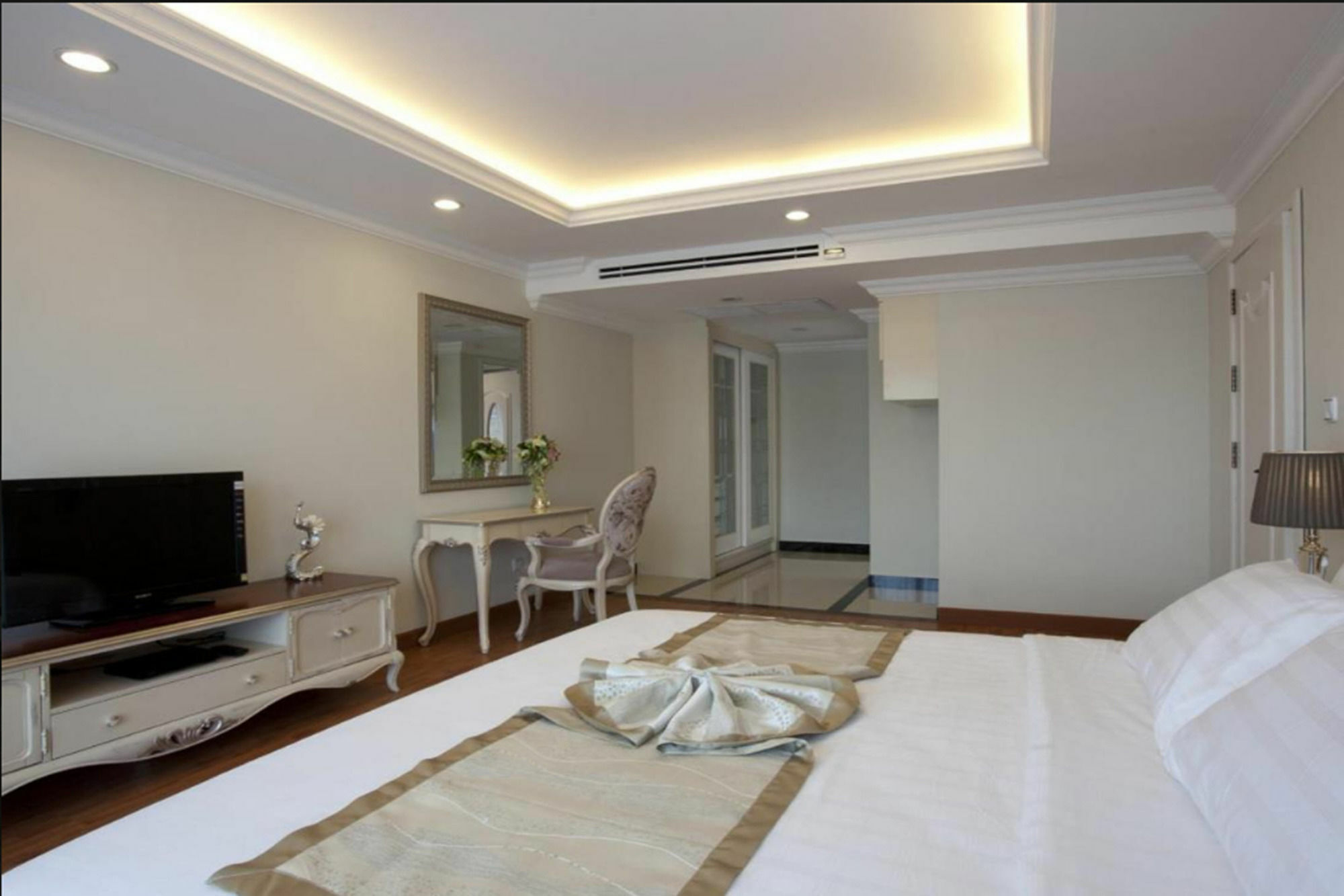 Lk Noble Suite Pattaya Extérieur photo
