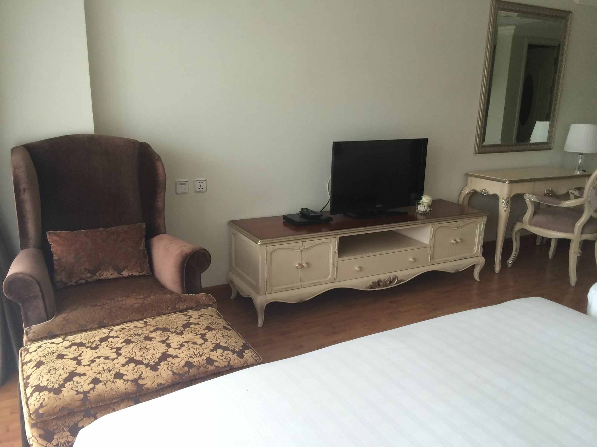 Lk Noble Suite Pattaya Extérieur photo