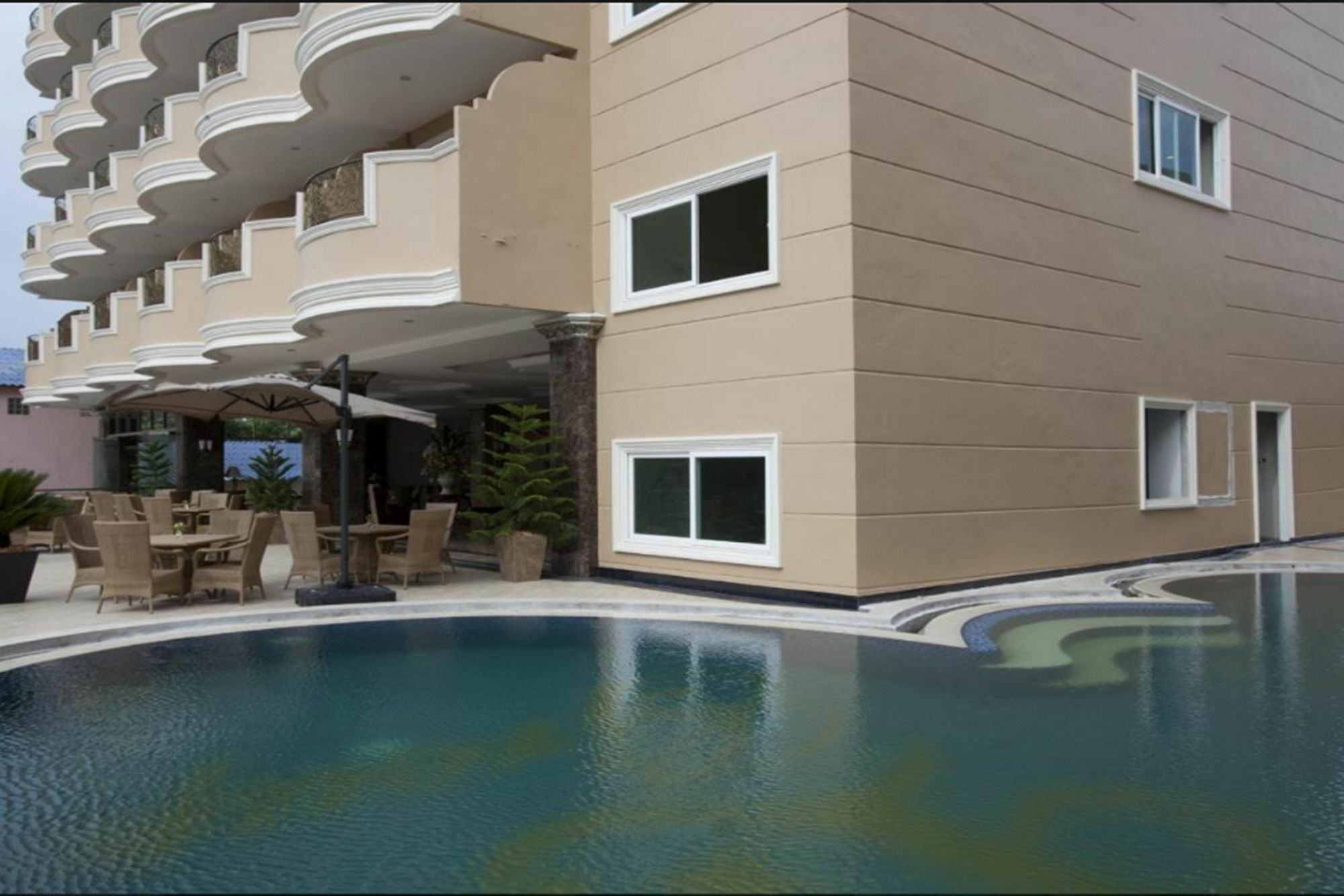 Lk Noble Suite Pattaya Extérieur photo