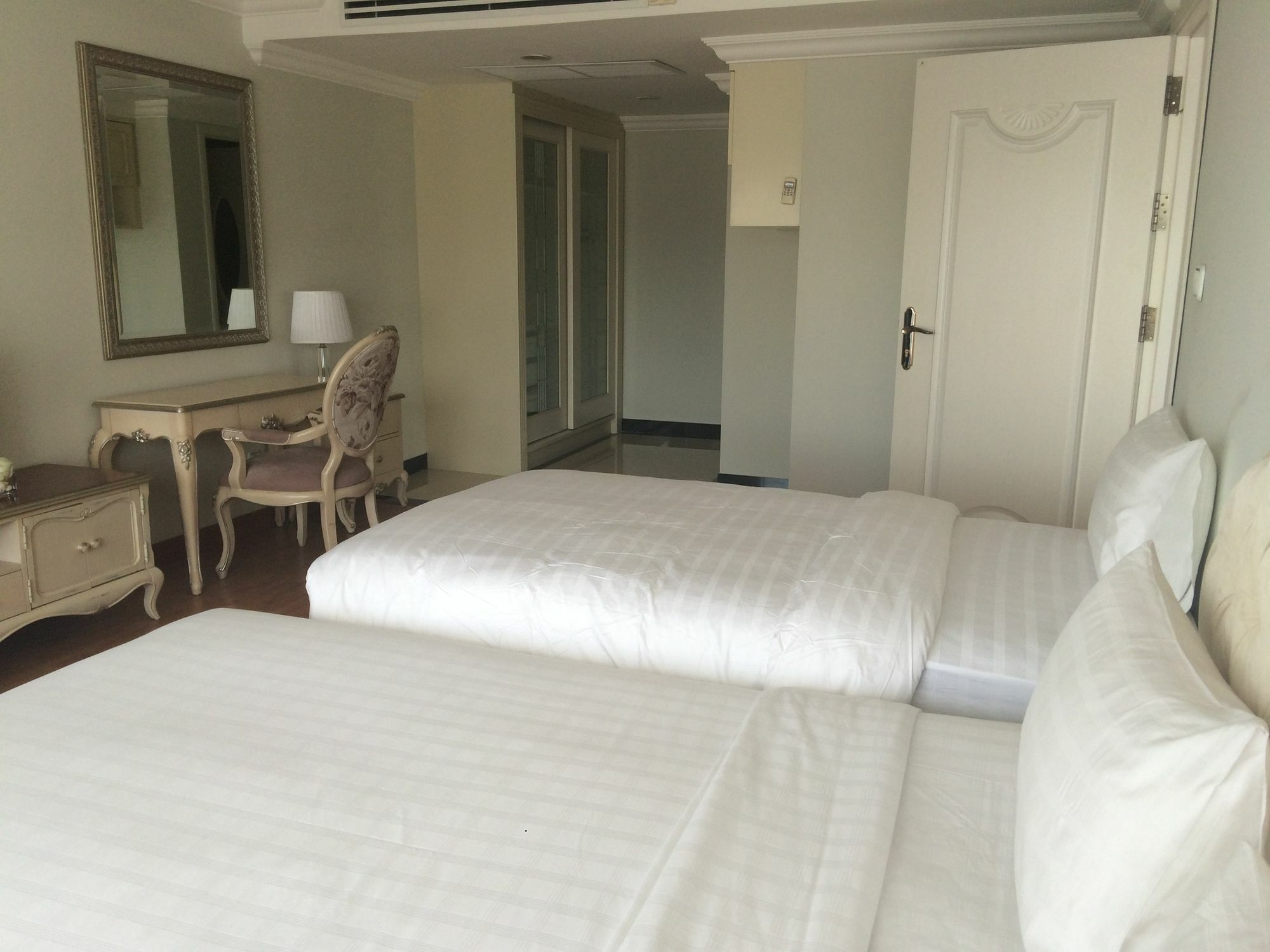 Lk Noble Suite Pattaya Extérieur photo