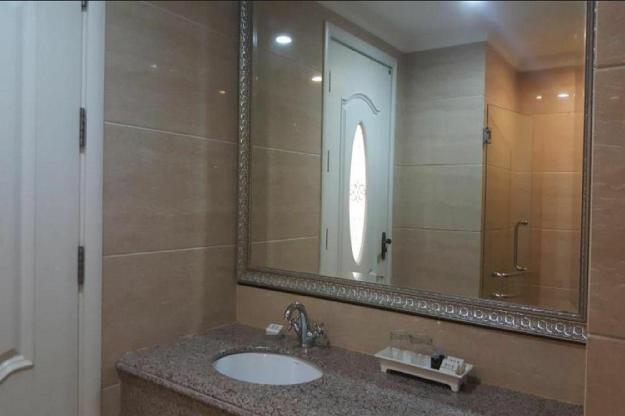 Lk Noble Suite Pattaya Extérieur photo